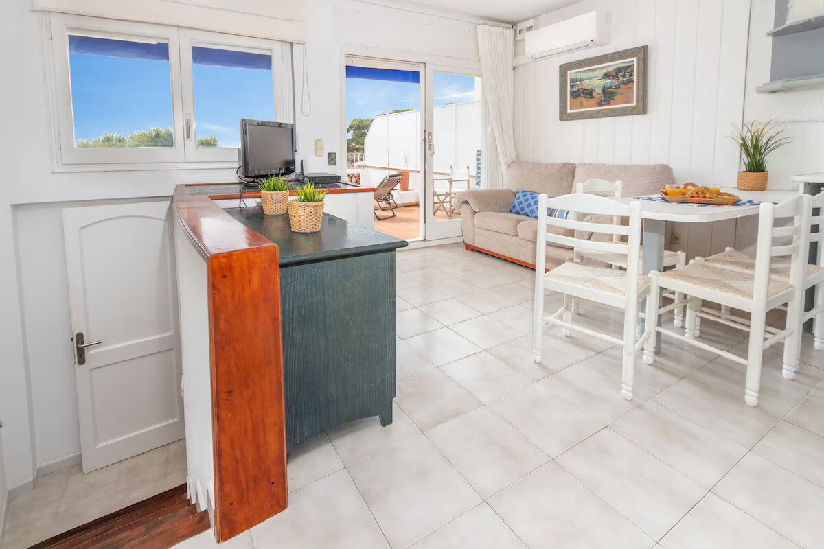 Apartamento frente al mar en preciosa playa de Tamariu.