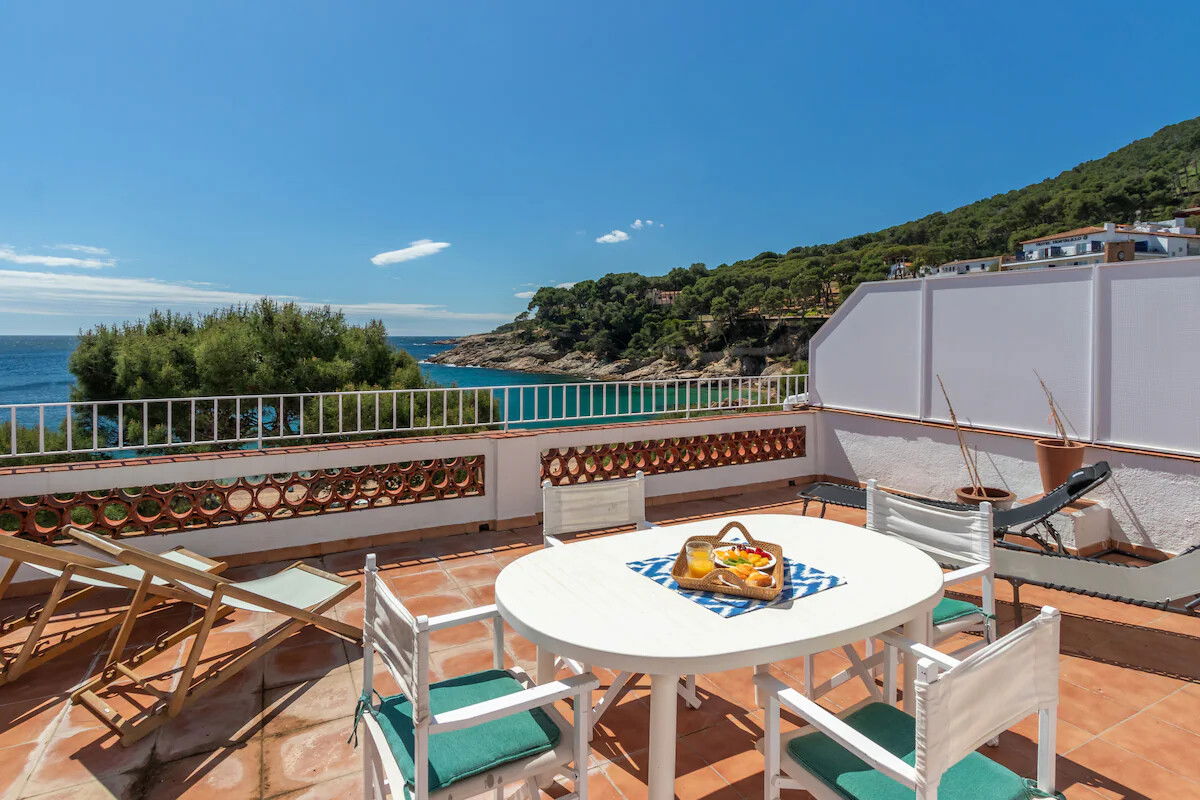 III Beachfront penthouse in Tamariu