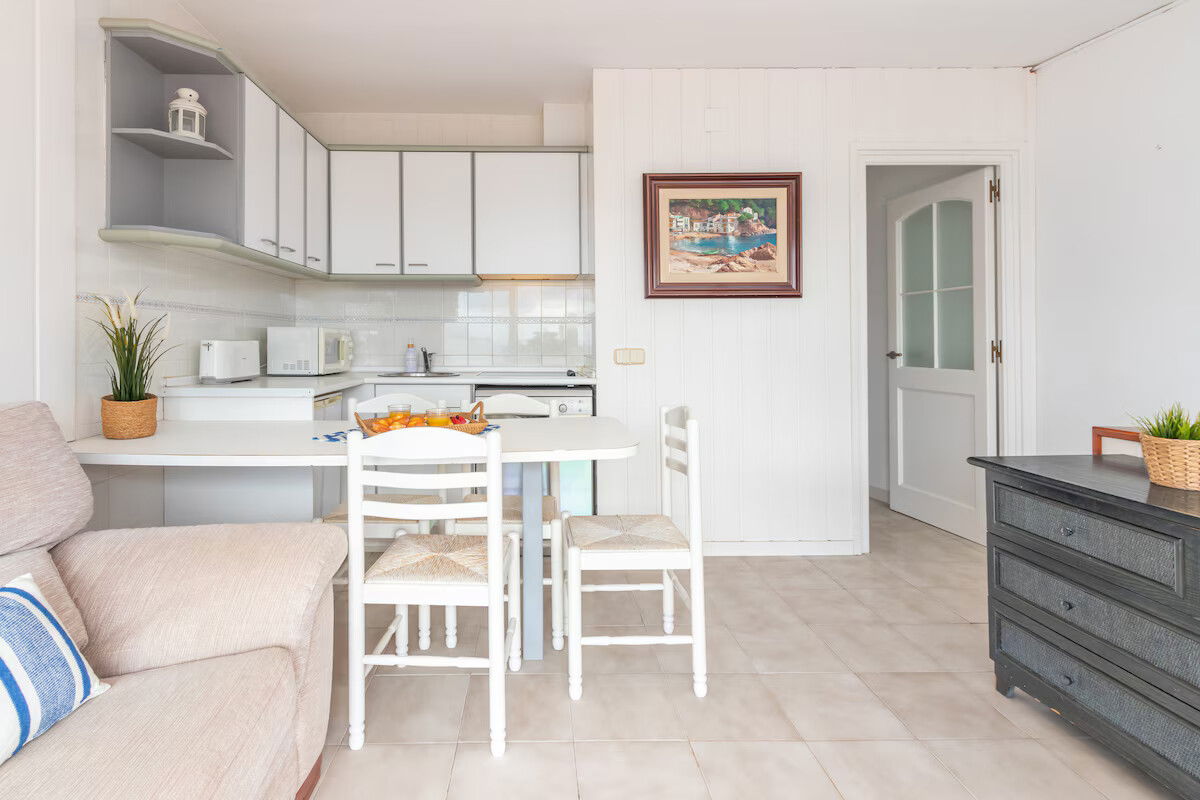 Apartamento frente al mar en preciosa playa de Tamariu.