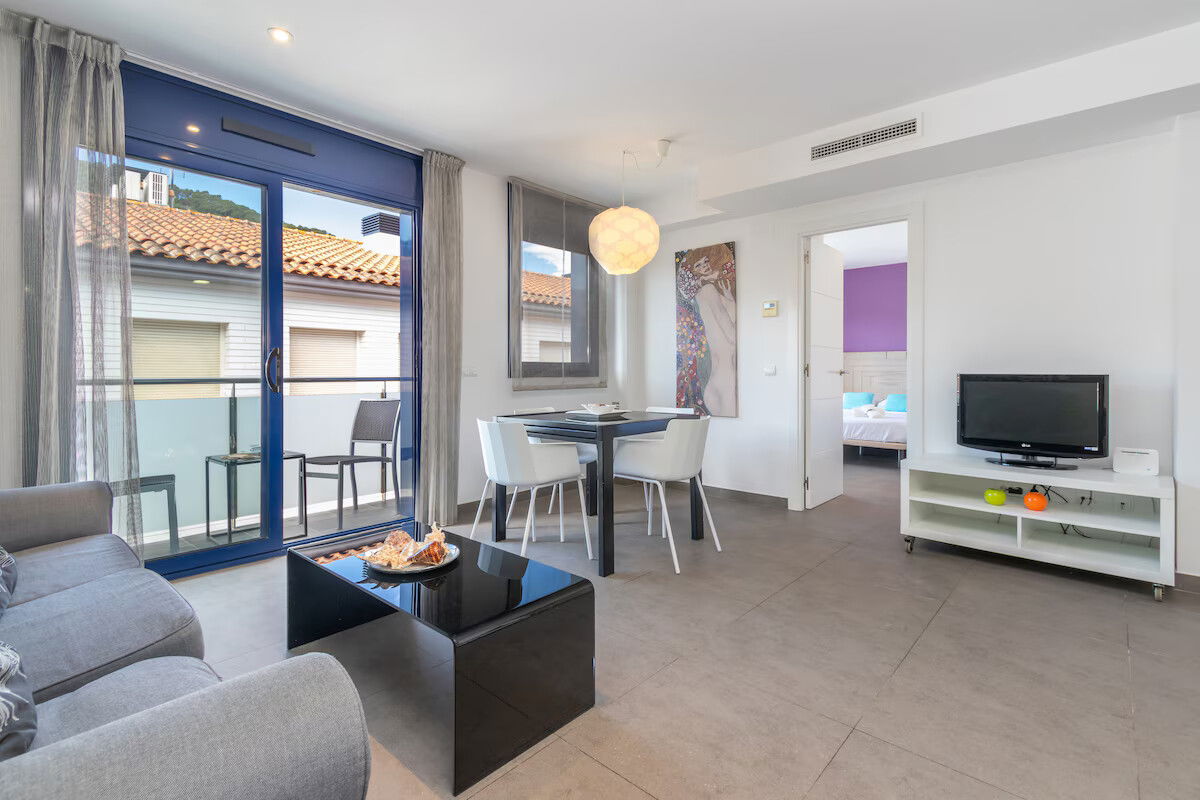 Ubicado en el pintoresco pueblo de Tamariu, este apartamento te brinda la oportu