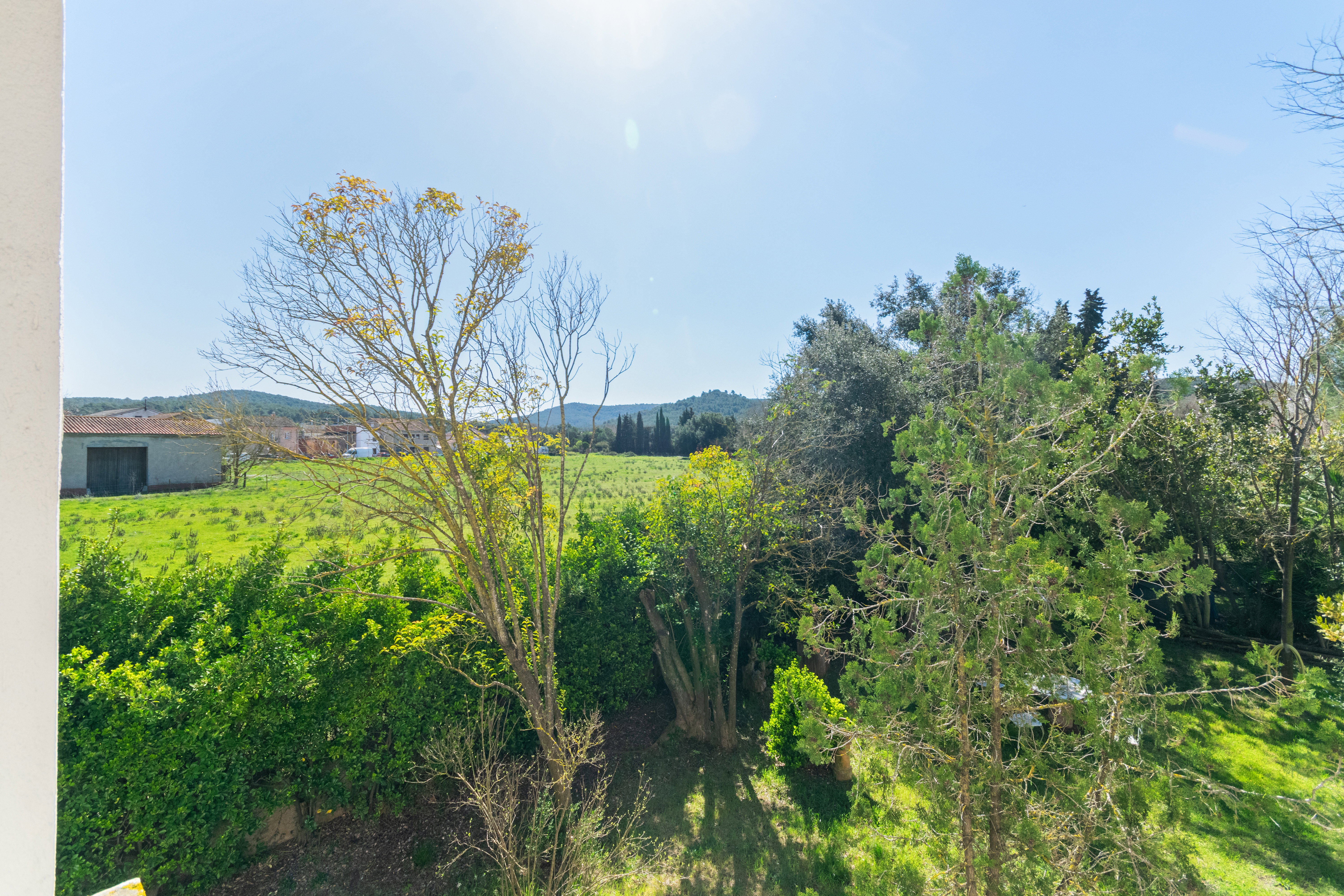 Modern bright house with large garden in Begues