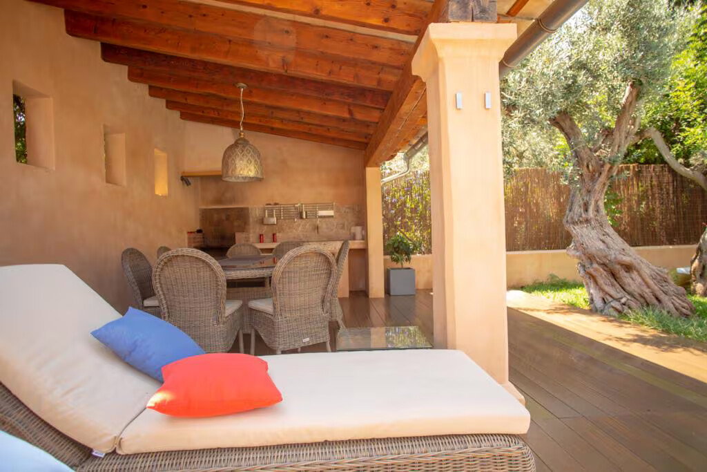 Perfectly located villa for 8 fully refurbished in Port Soller, flat walk to sea