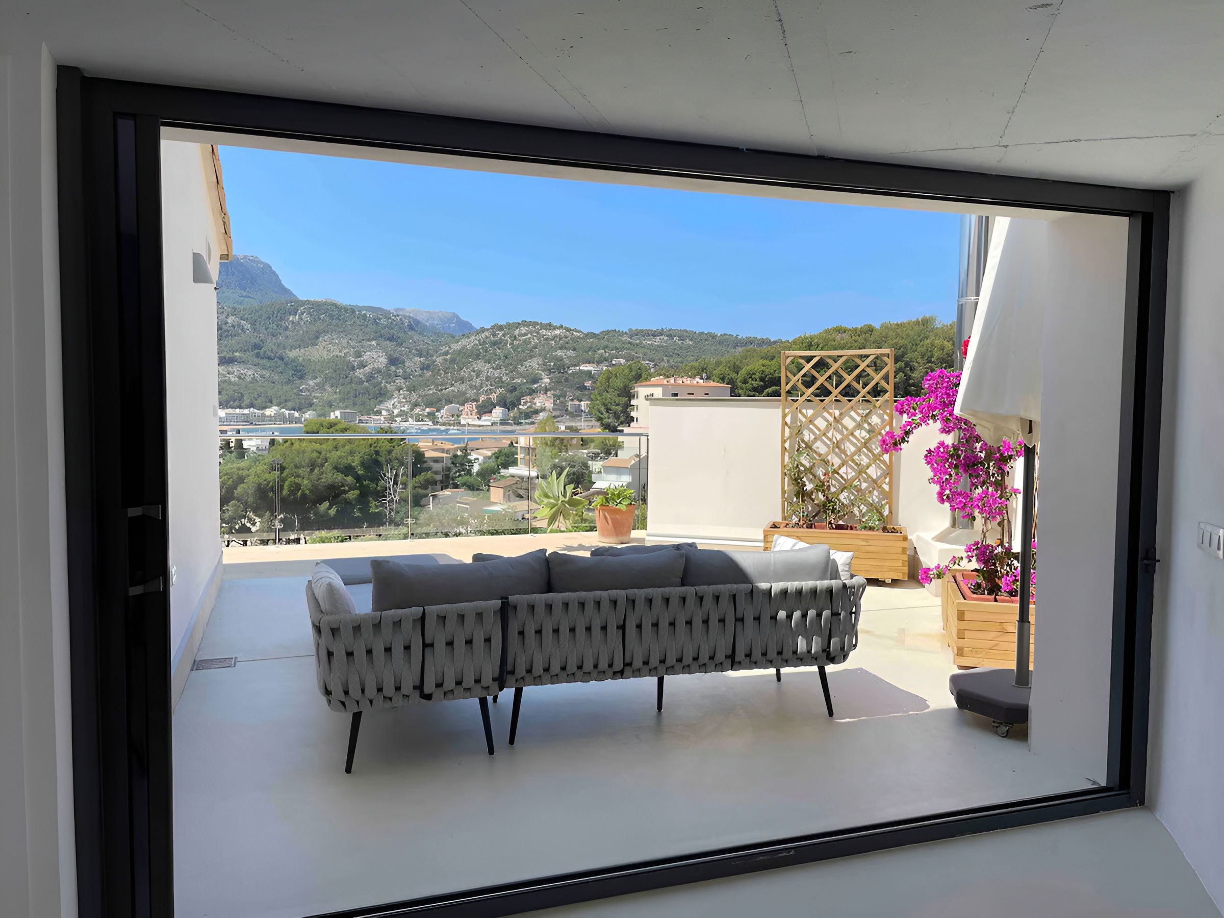 Stunning, spacious 6 bedroom villa in Port de Soller, with breathtaking sea view