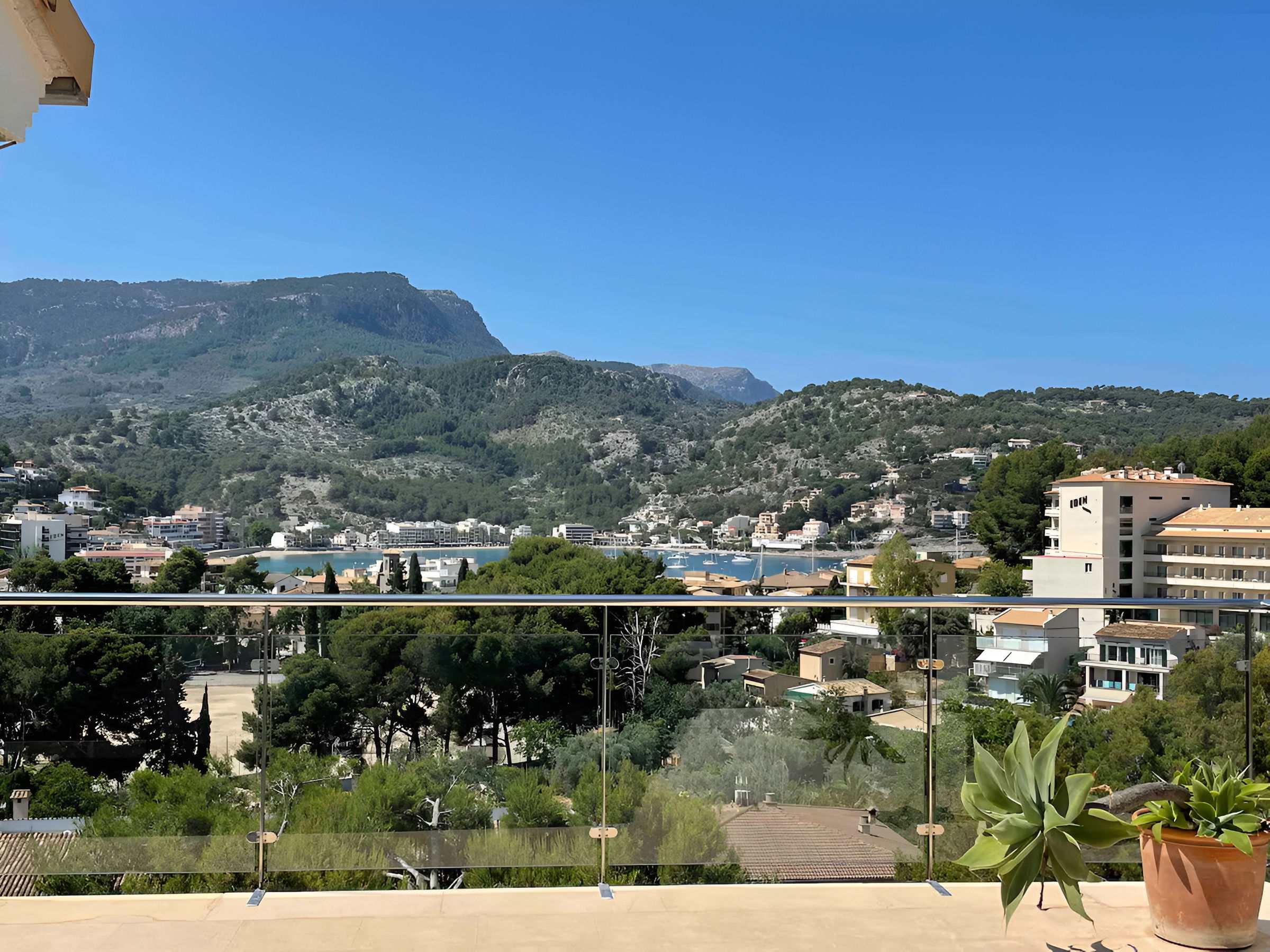 Stunning, spacious 6 bedroom villa in Port de Soller, with breathtaking sea view