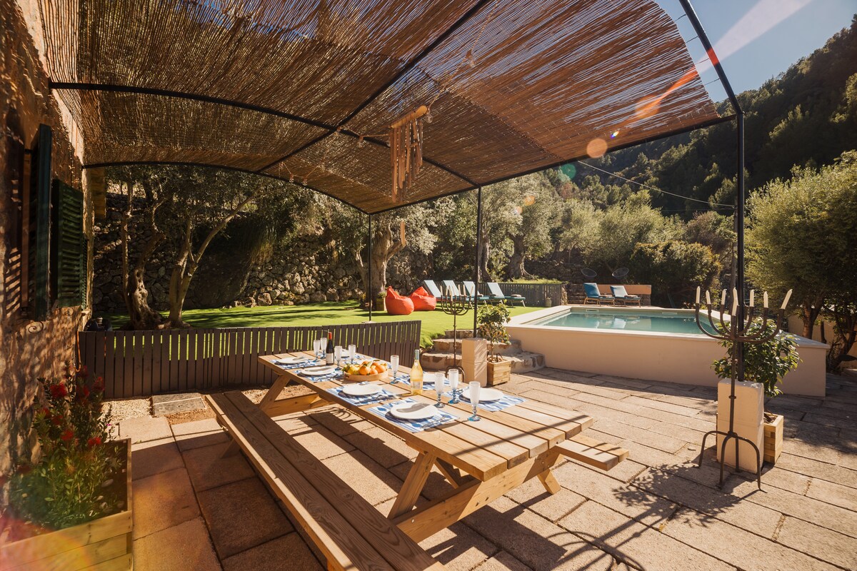 Stunning spacious 4-bedroom villa in Mallorca with private heated pool & parking