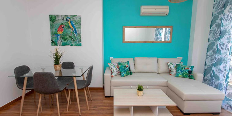 Apartamento exterior, espacioso, luminoso y acogedor, a solo 40 m de la playa...