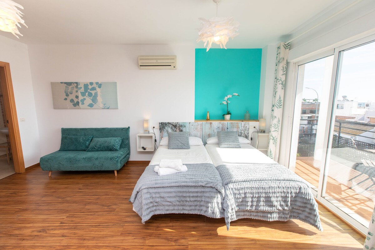 Precioso loft exterior, espacioso, luminoso y acogedor, a solo 40m de la playa