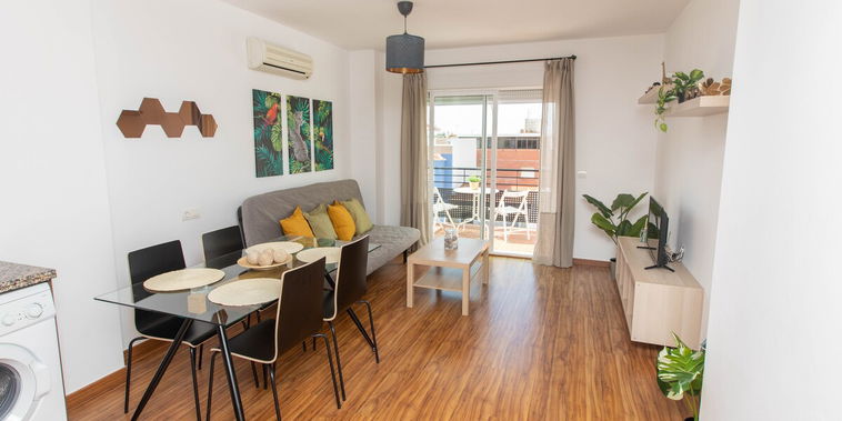 Apartamento exterior, espacioso, luminoso y acogedor, a solo 40 m de la playa