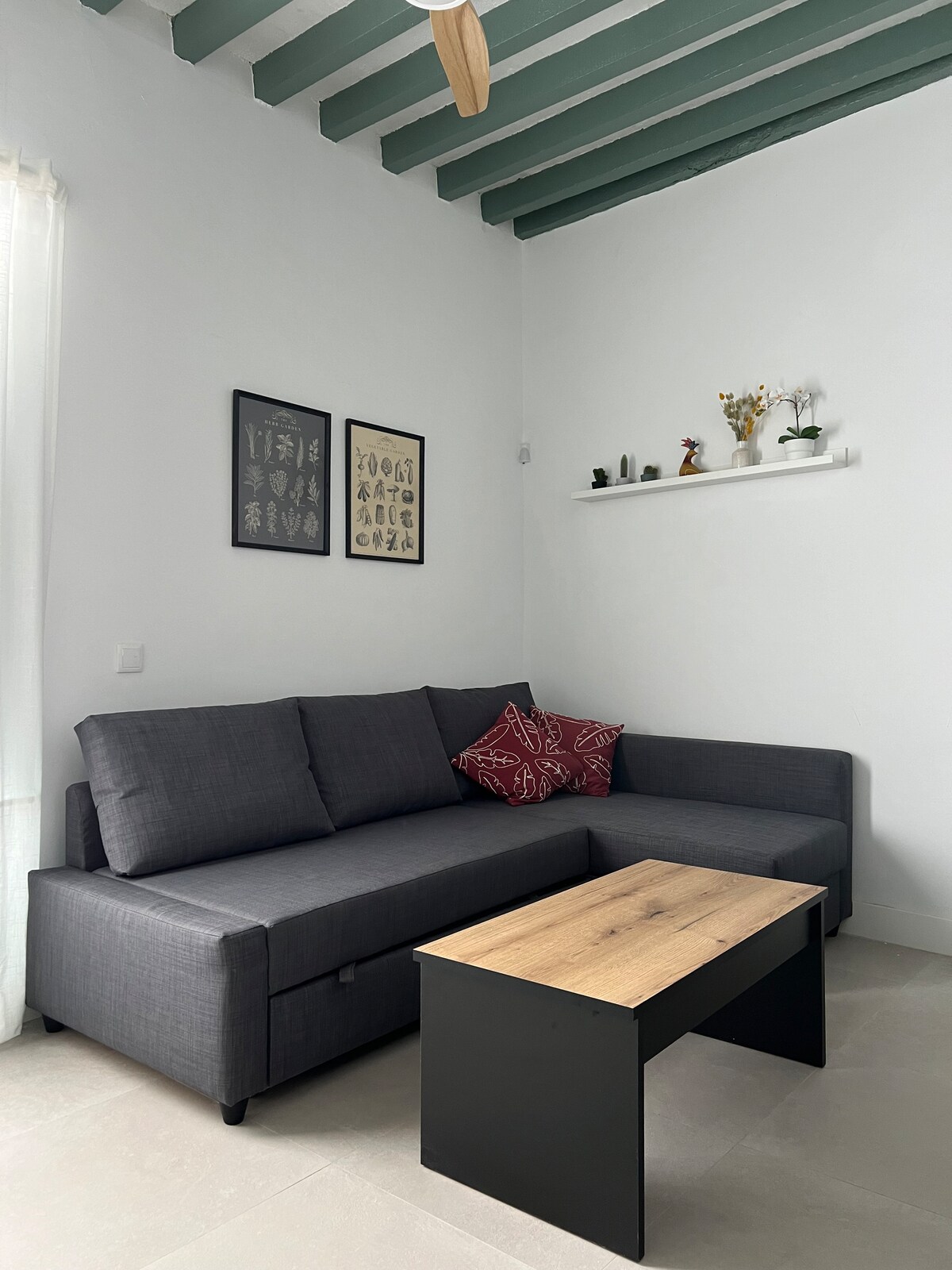 Disfruta de este acogedor y luminoso apartamento, ubicado en un barrio tranquilo