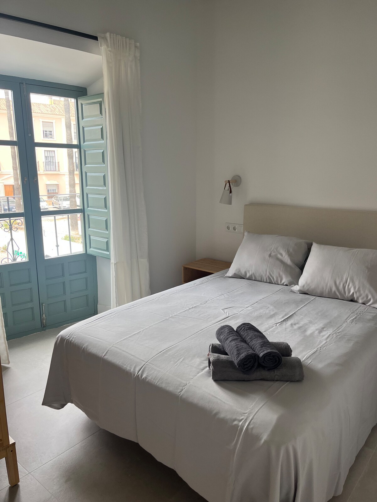 Disfruta de este acogedor y luminoso apartamento, ubicado en un barrio tranquilo