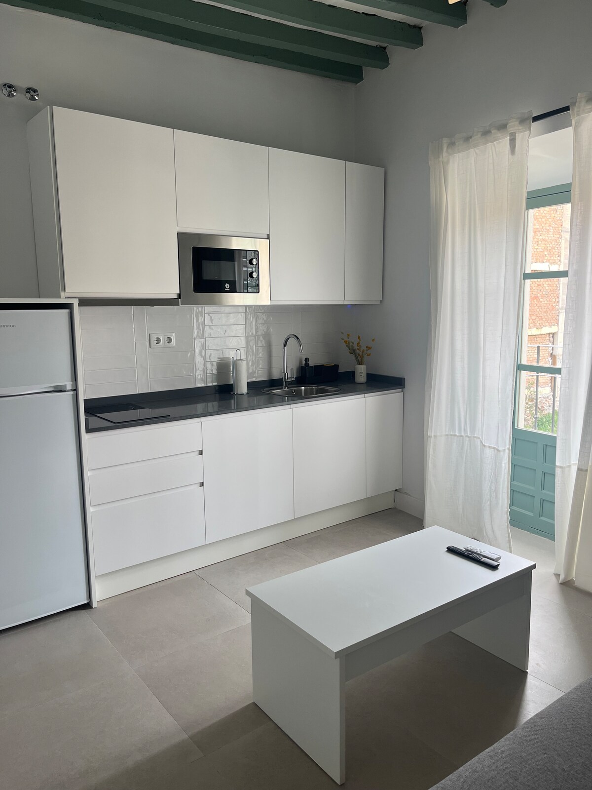Disfruta de este acogedor y luminoso apartamento, ubicado en un barrio tranquilo