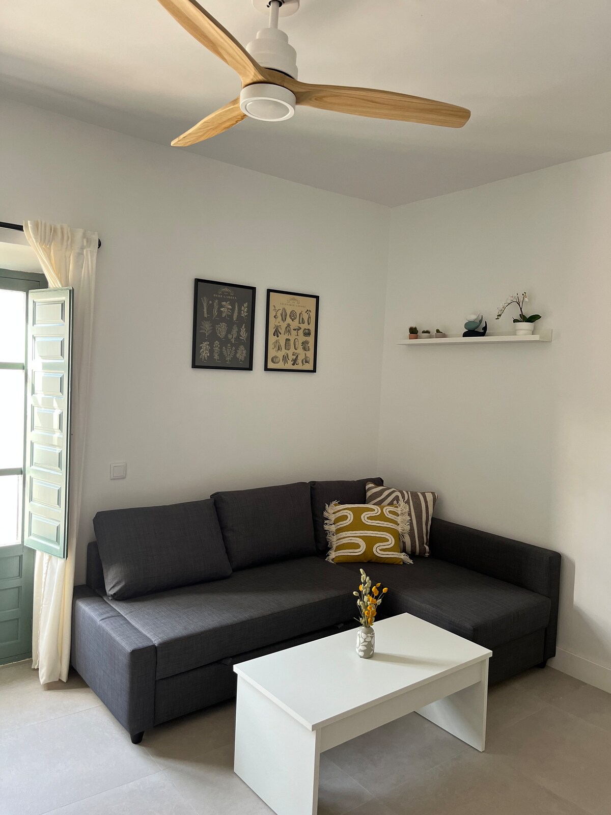 Disfruta de este acogedor y luminoso apartamento, ubicado en un barrio tranquilo