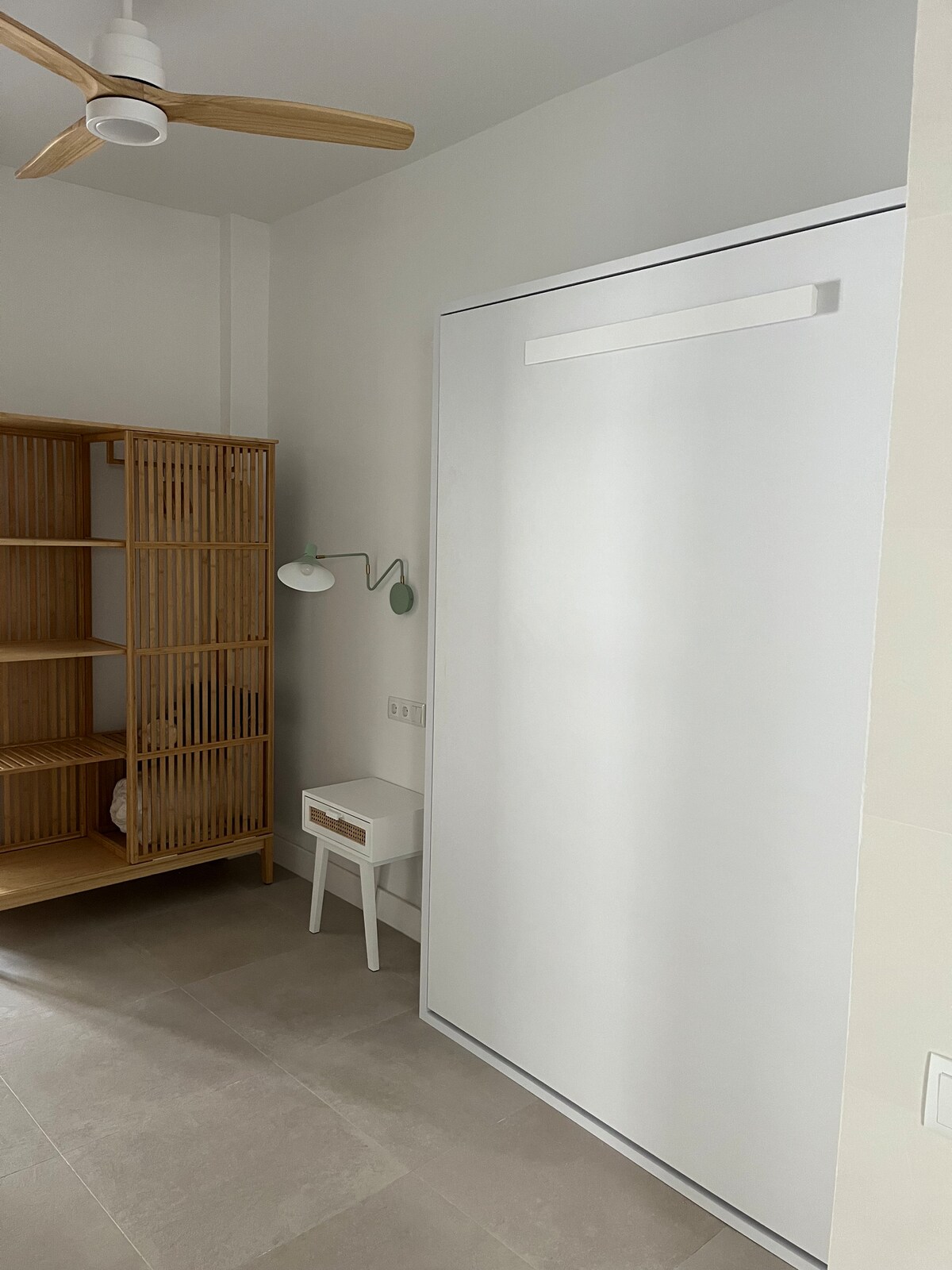 Disfruta de este acogedor y luminoso apartamento, ubicado en un barrio tranquilo