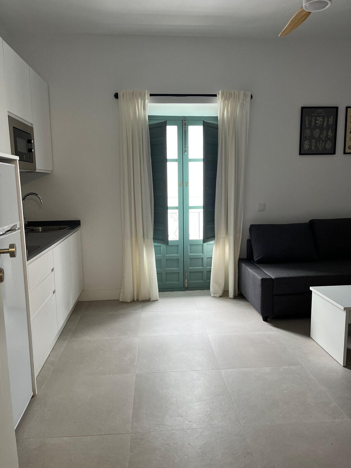 Disfruta de este acogedor y luminoso apartamento, ubicado en un barrio tranquilo