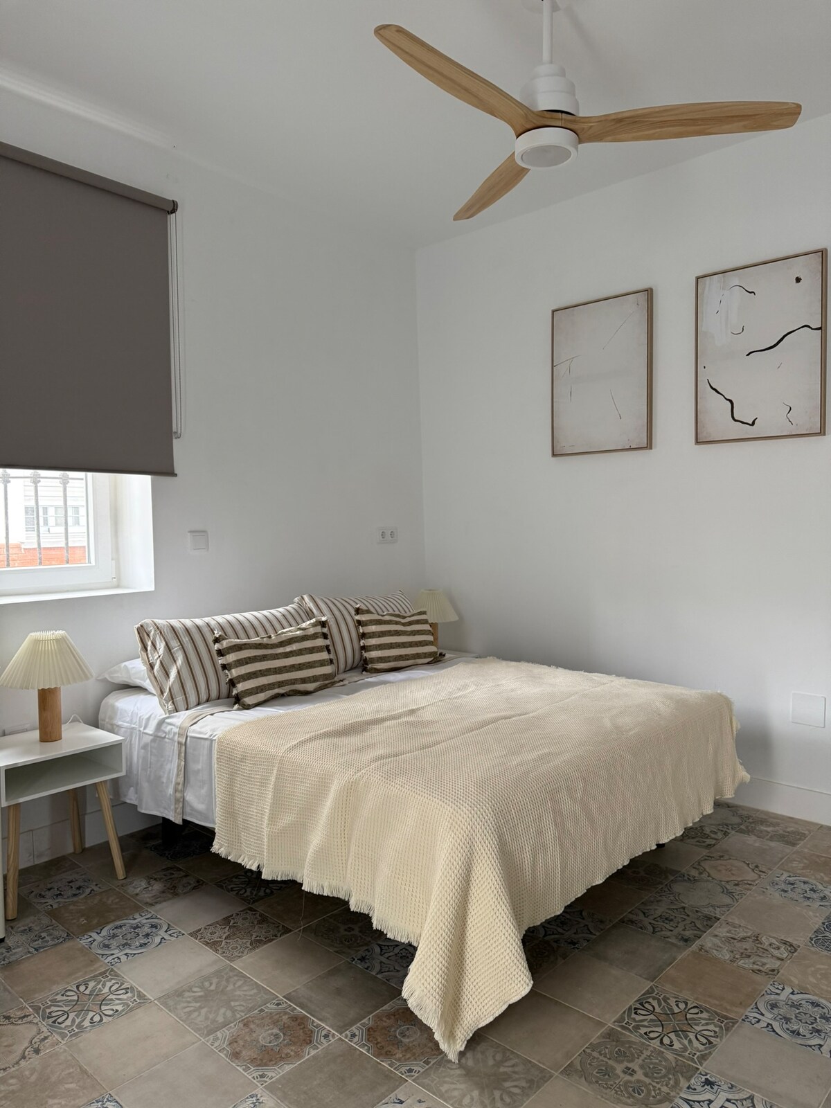 Este luminoso apartamento en el centro de Málaga ofrece comodidad y una ubicació