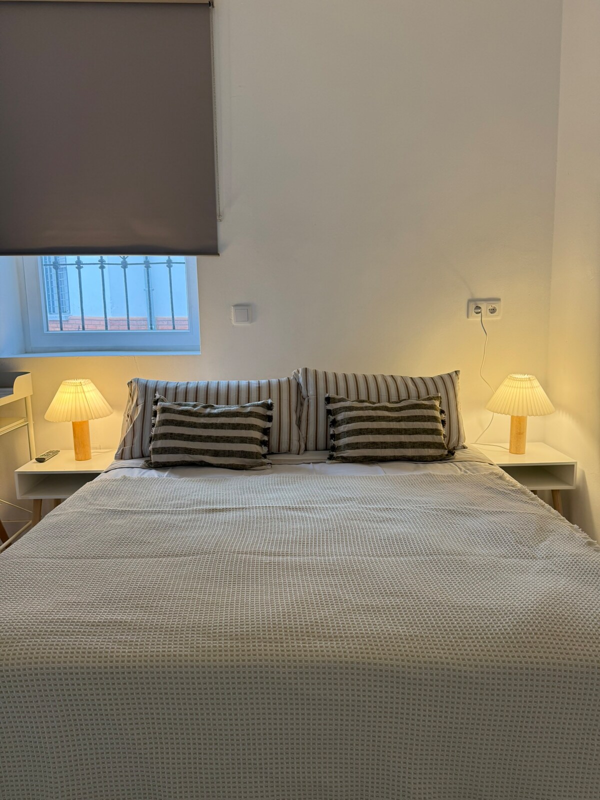 Este luminoso apartamento en el centro de Málaga ofrece comodidad y una ubicació