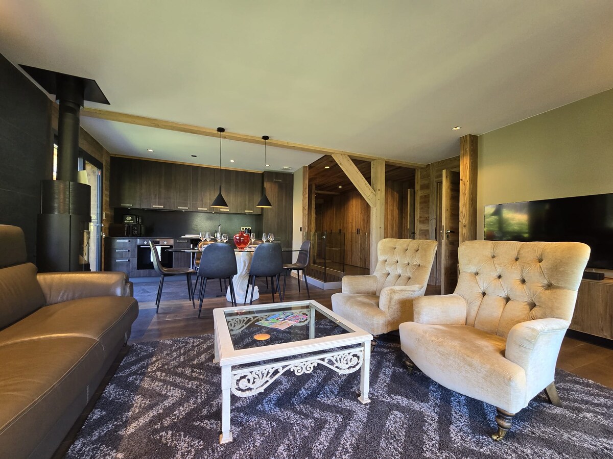 Magnificent 120 m² duplex located in a private, newly built chalet in a quiet se