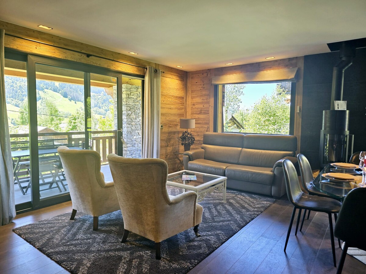 Magnificent 120 m² duplex located in a private, newly built chalet in a quiet se