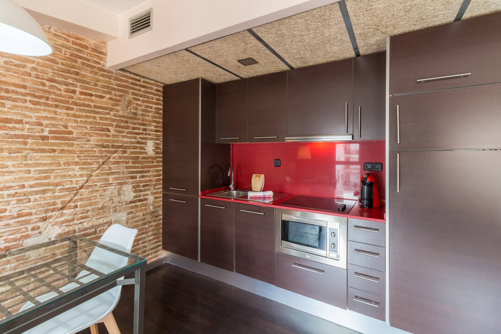 Spacious apartment with 2 bedrooms for four people, in 4 single beds