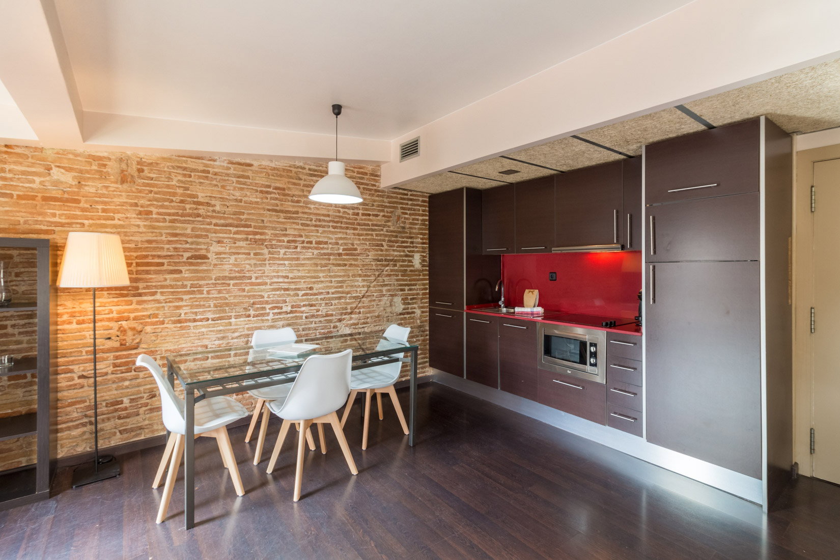 Spacious apartment with 2 bedrooms for four people, in 4 single beds
