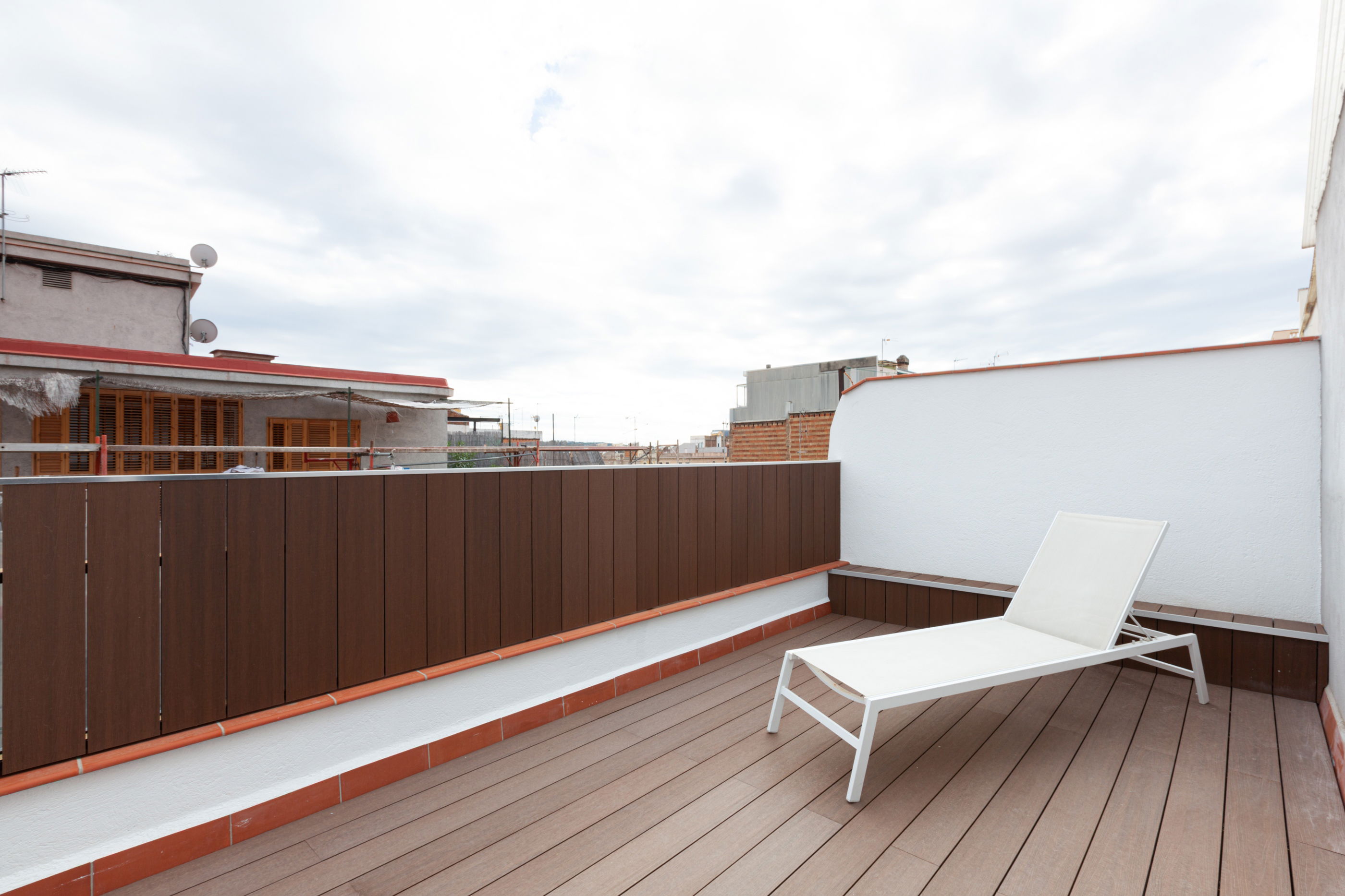 Bright small duplex with terrace in the center of Gracia.