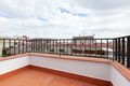 Bright small duplex with terrace in the center of Gracia.