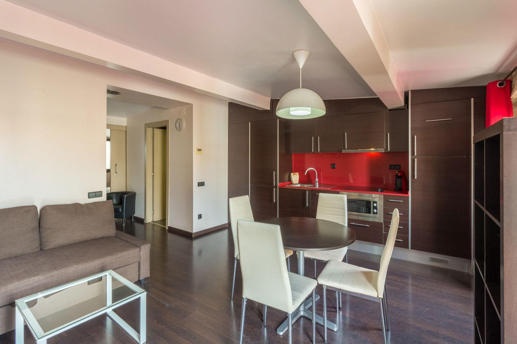 Amplio apartamento muy bien situado.