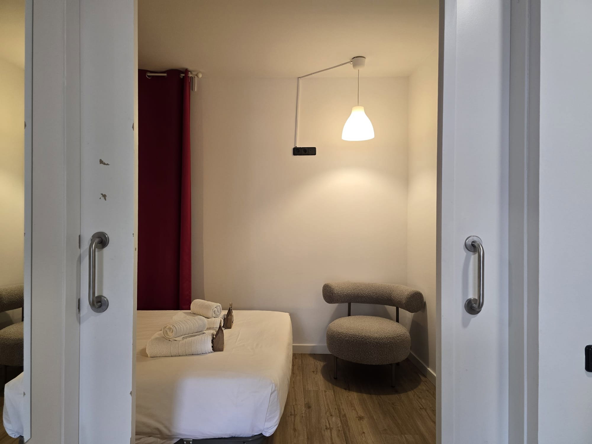 Charming apartment very well located.