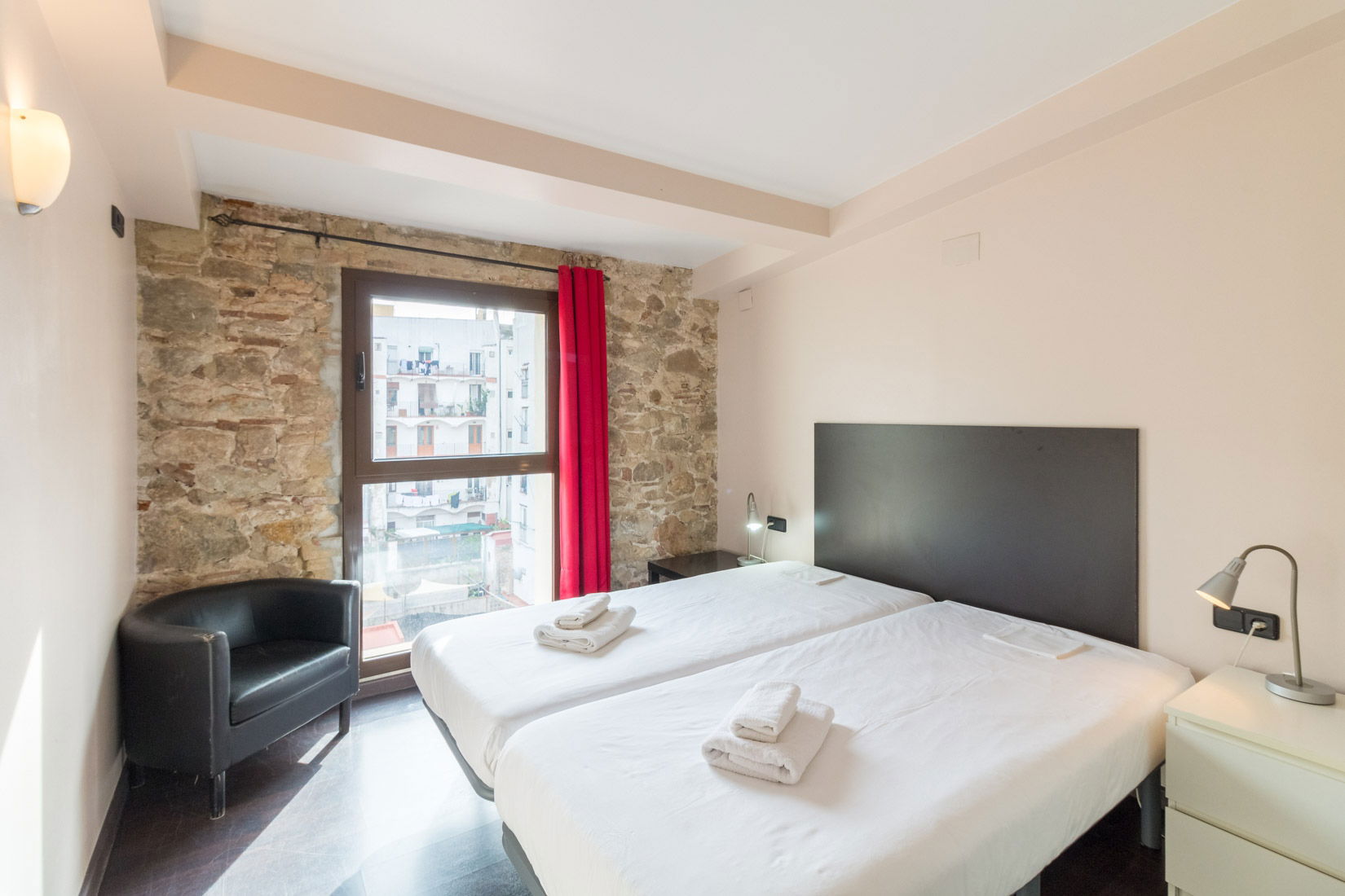 Spacious apartment with 2 bedrooms for four people, in 4 single beds