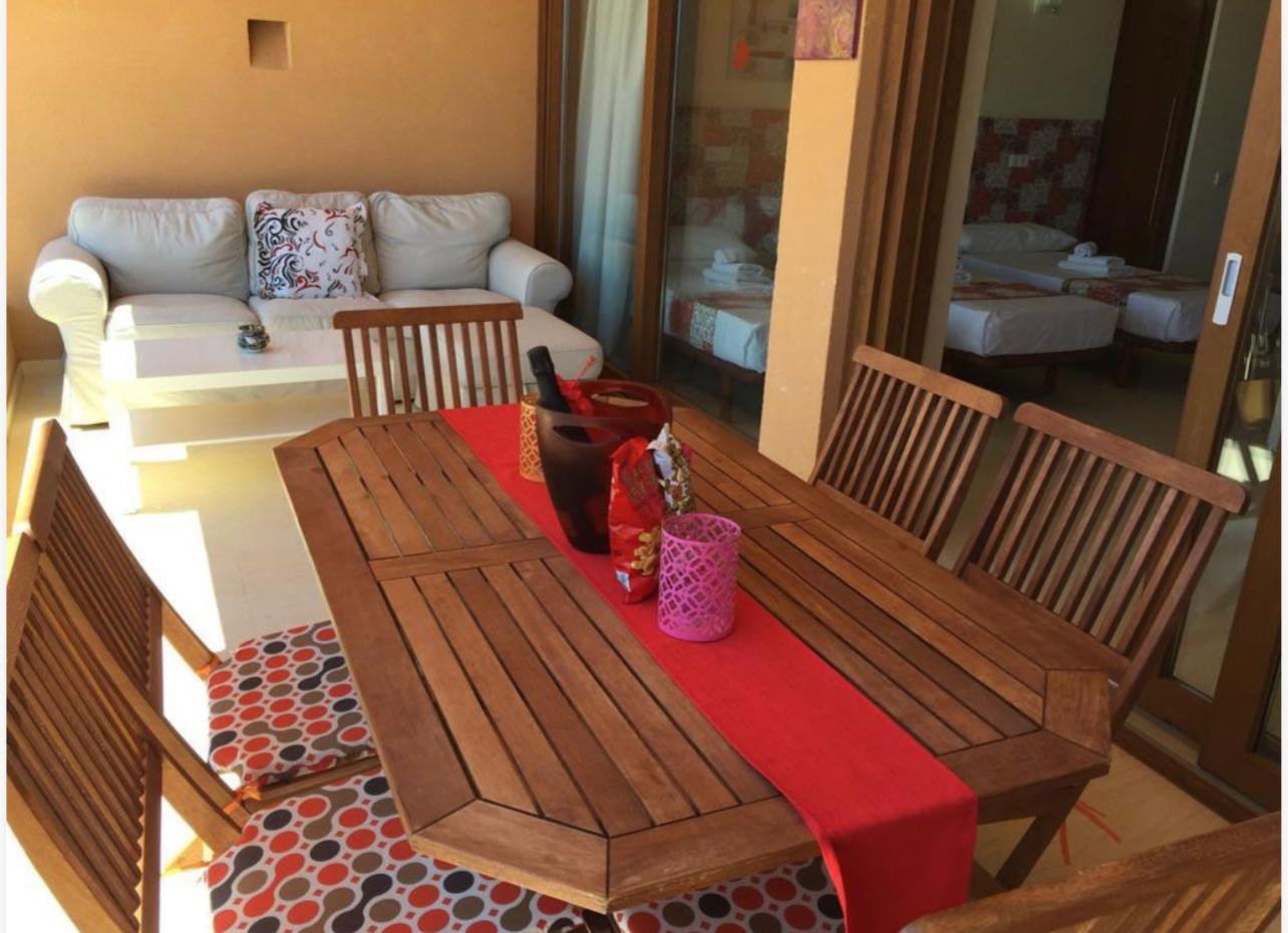 Bright and welcoming apartment with sea views, good location