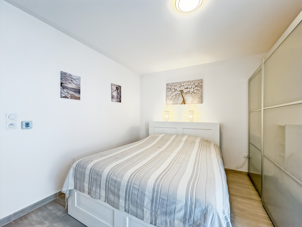 Bedroom 2 image 1