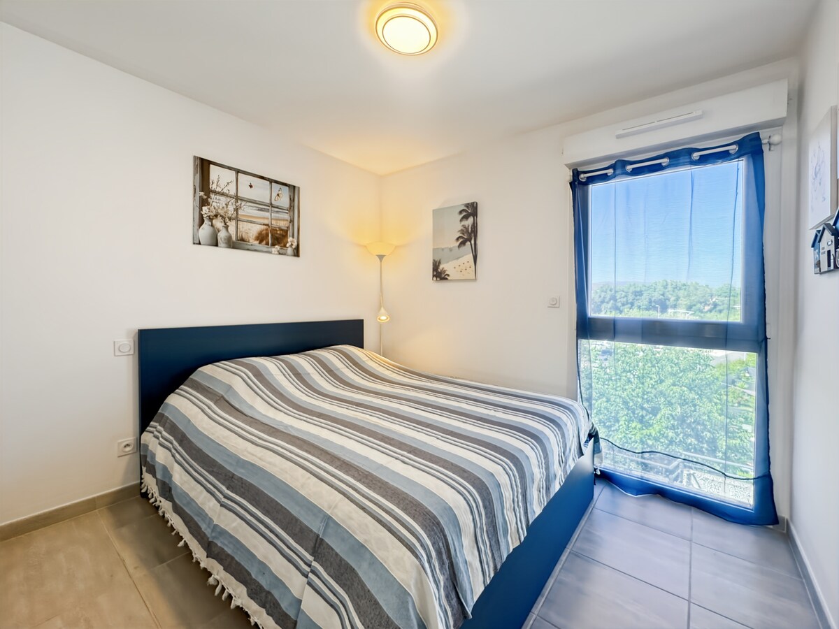 Bedroom 1 image 1