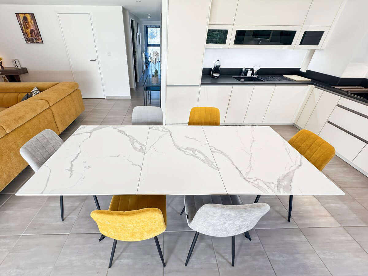 Dining area image 1