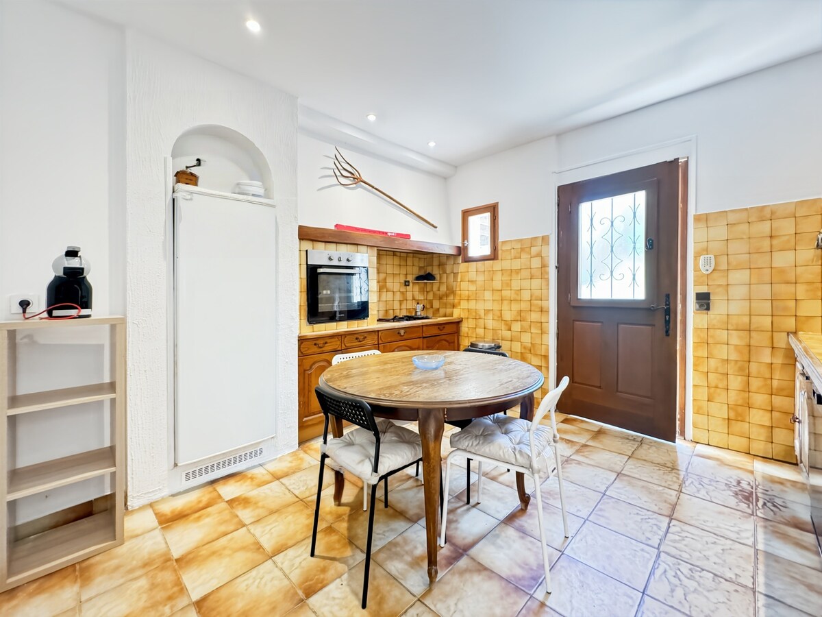 Full kitchen image 1