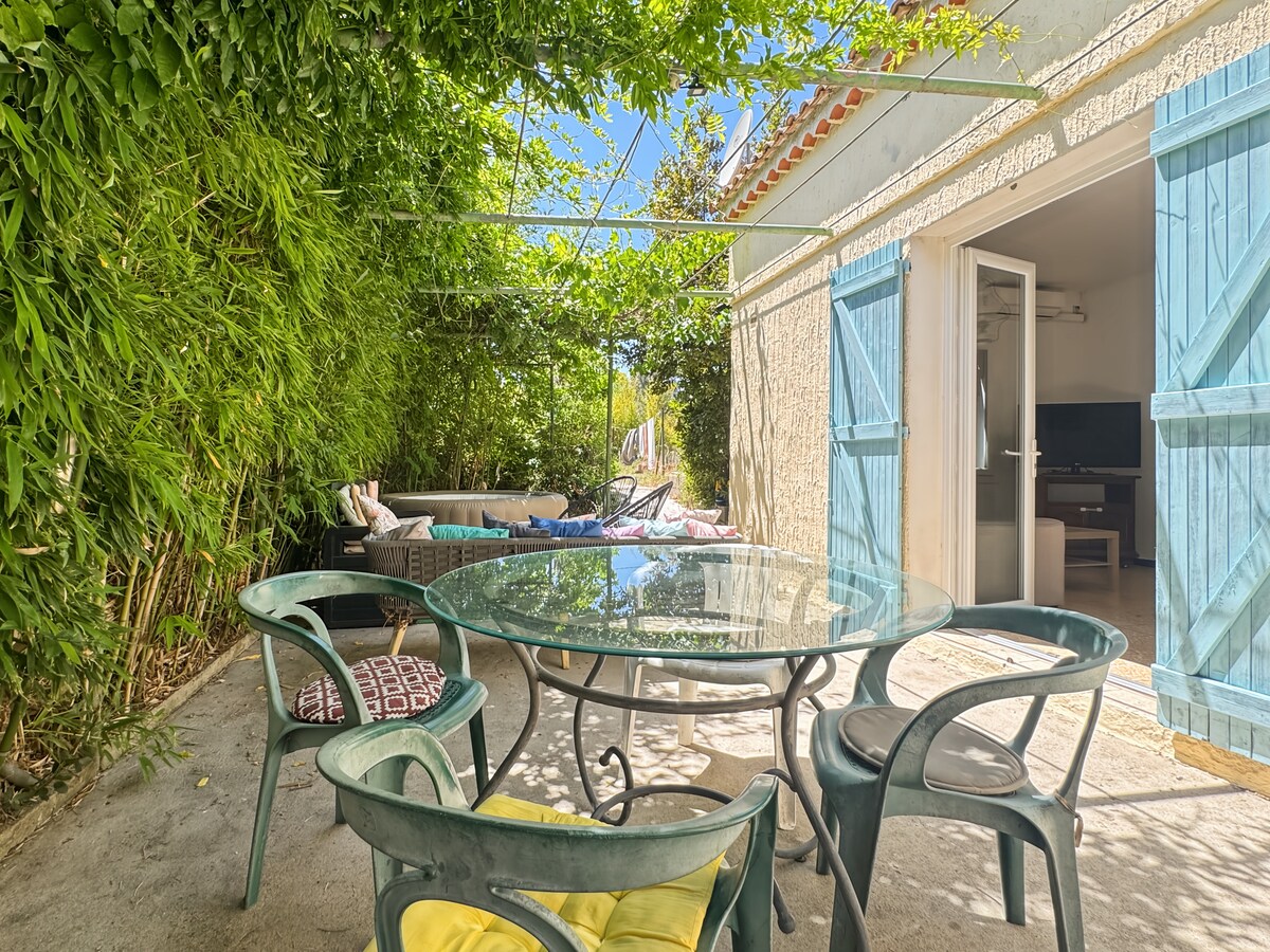 Dining area image 1