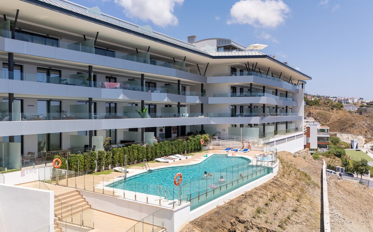 Seaview Apartment ~ Modern ~ Close to Beach ~ Pool