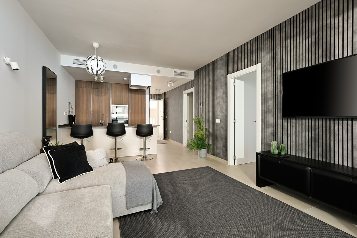 Seaview Apartment ~ Modern ~ Close to Beach ~ Pool