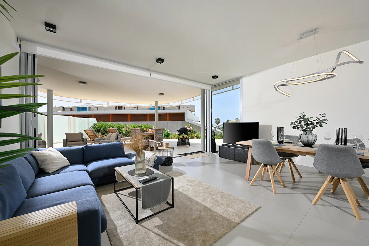 Picasso ~ Modern apartment ~ Pool