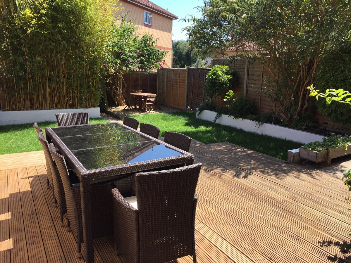 The Penn Pad | Spacious 5 BRs | Garden & Parking | Beach 2 miles | Sleeps 13+