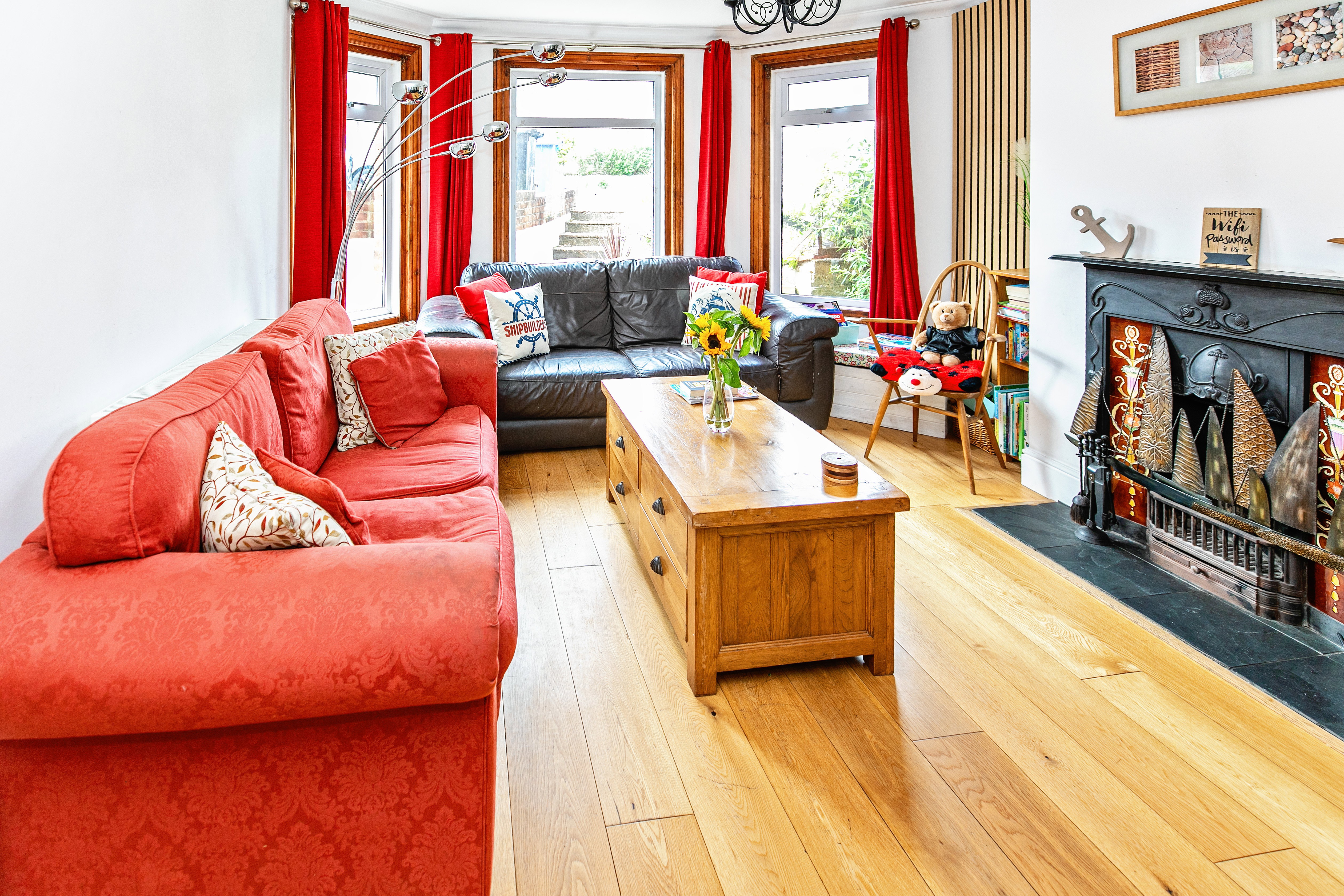 The Penn Pad | Spacious 5 BRs | Garden & Parking | Beach 2 miles | Sleeps 13+