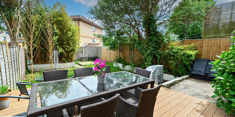 The Penn Pad | Spacious 5 BRs | Garden & Parking | Beach 2 miles | Sleeps 13+