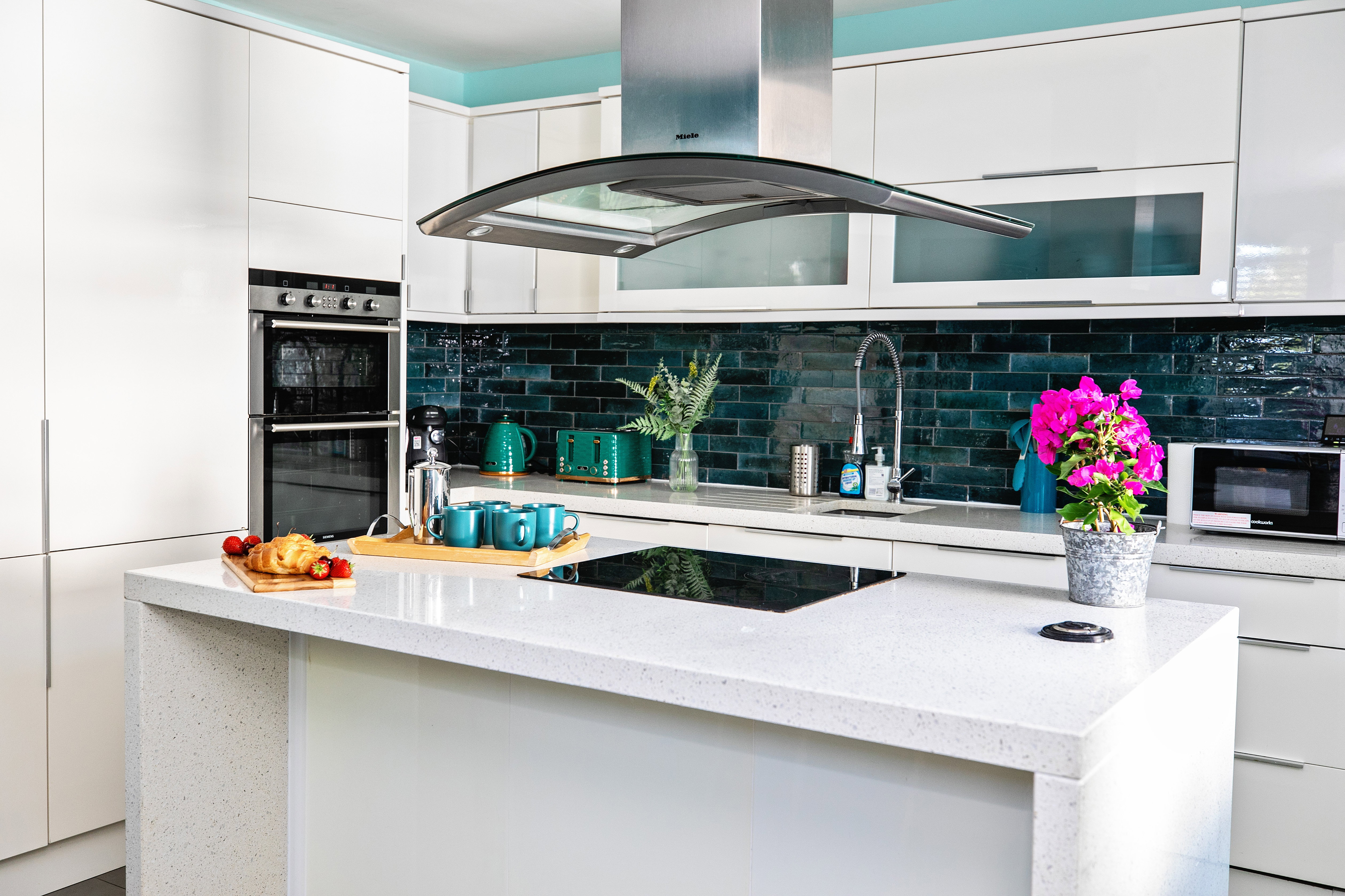 Lower Railway Cottage | Calm Stylish House | Garden & Parking | Beach 1.7 Miles