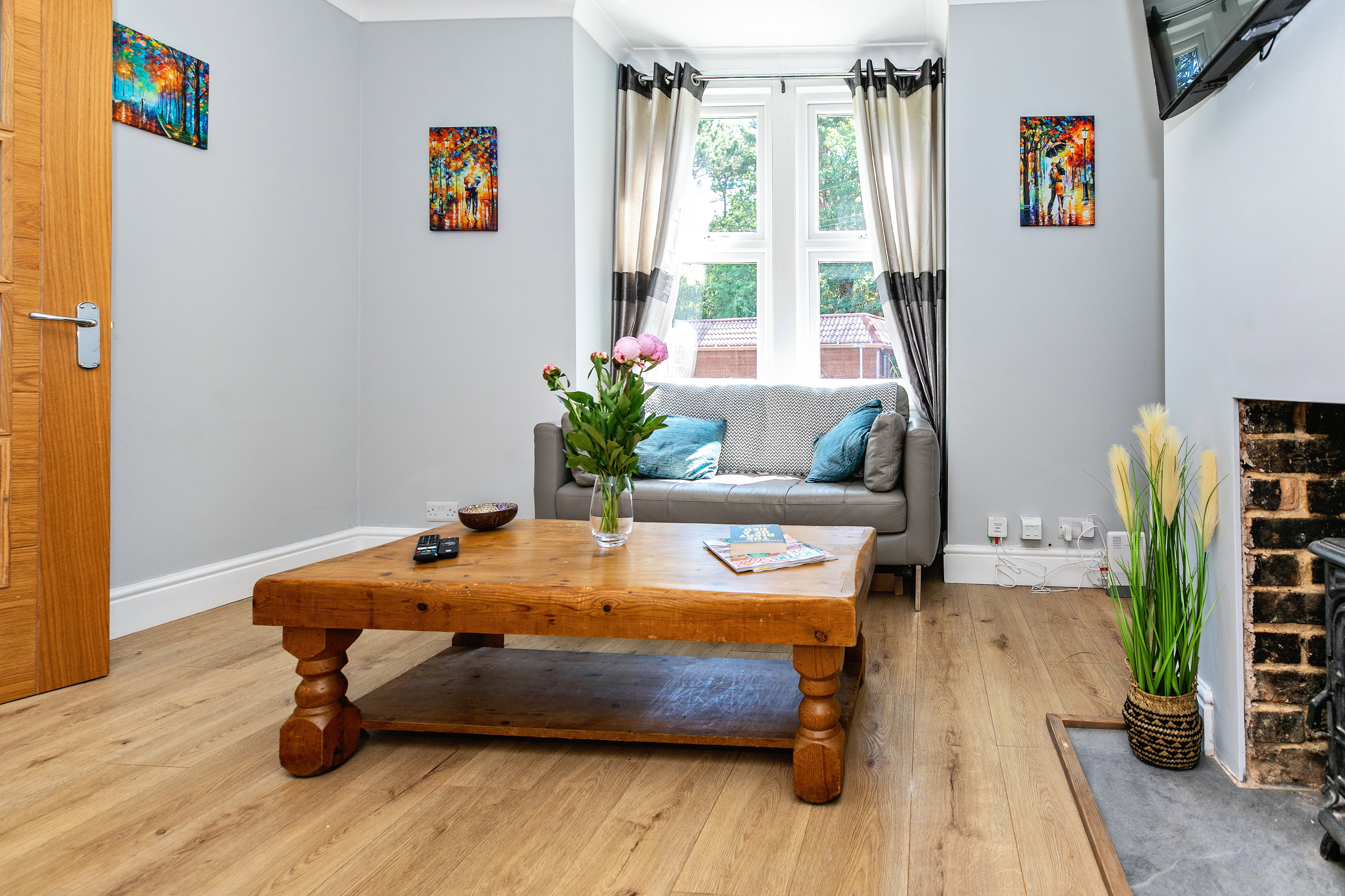 Lower Railway Cottage | Calm Stylish House | Garden & Parking | Beach 1.7 Miles