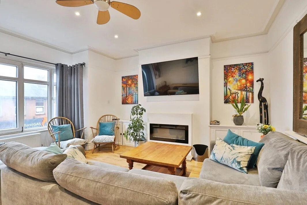 Ashley Cross | Stylish Maisonette | Vibrant Popular Village | Perfect Group Stay