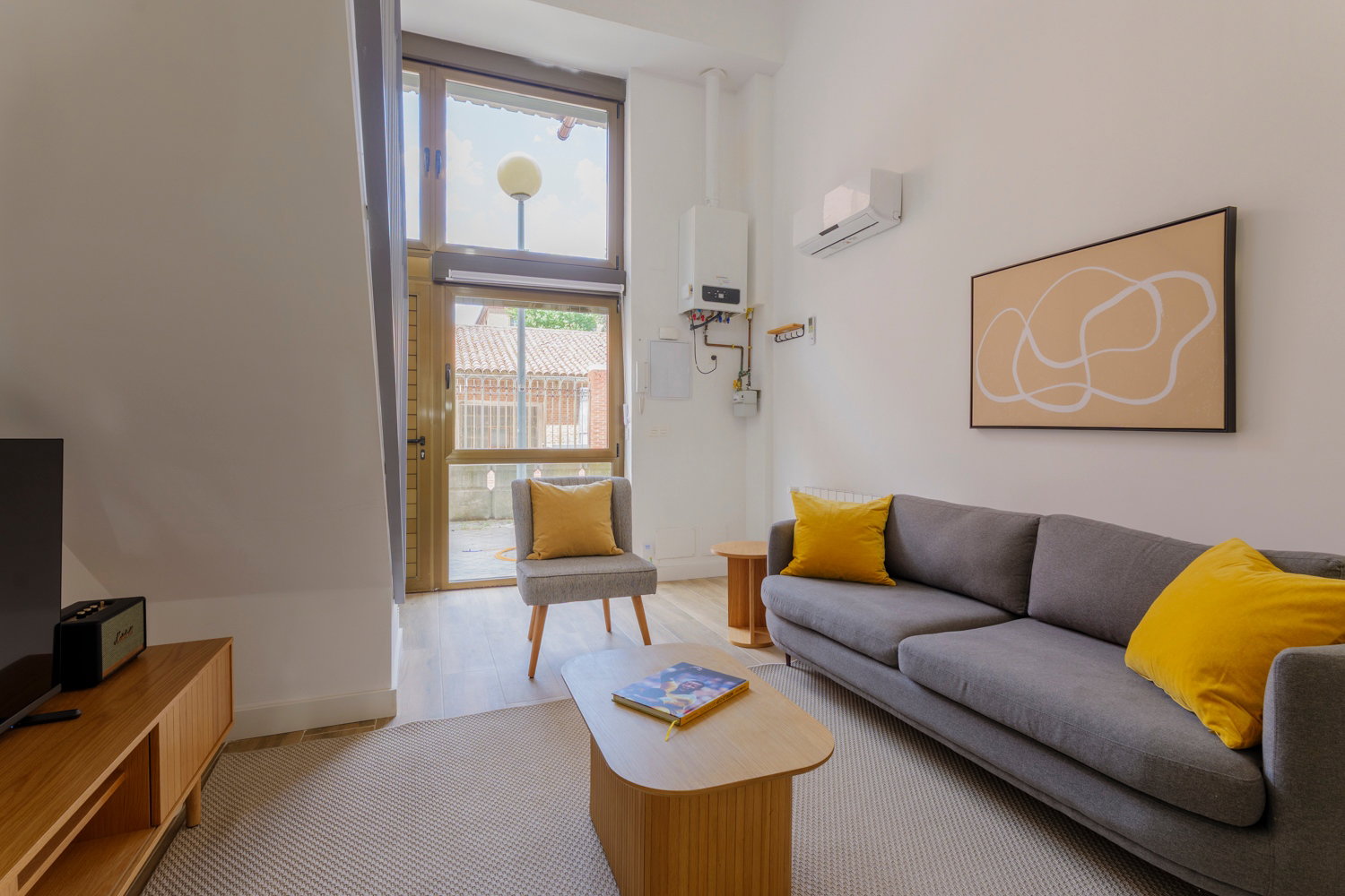 Cozy designer loft-style studio in the heart of Chamberí.
