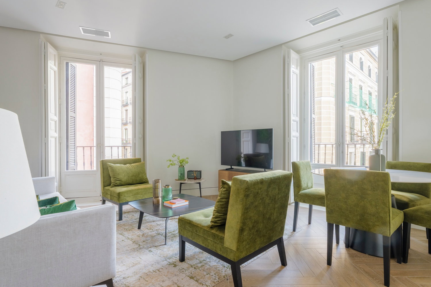 Two-bedroom apartment, just steps from the Royal Palace