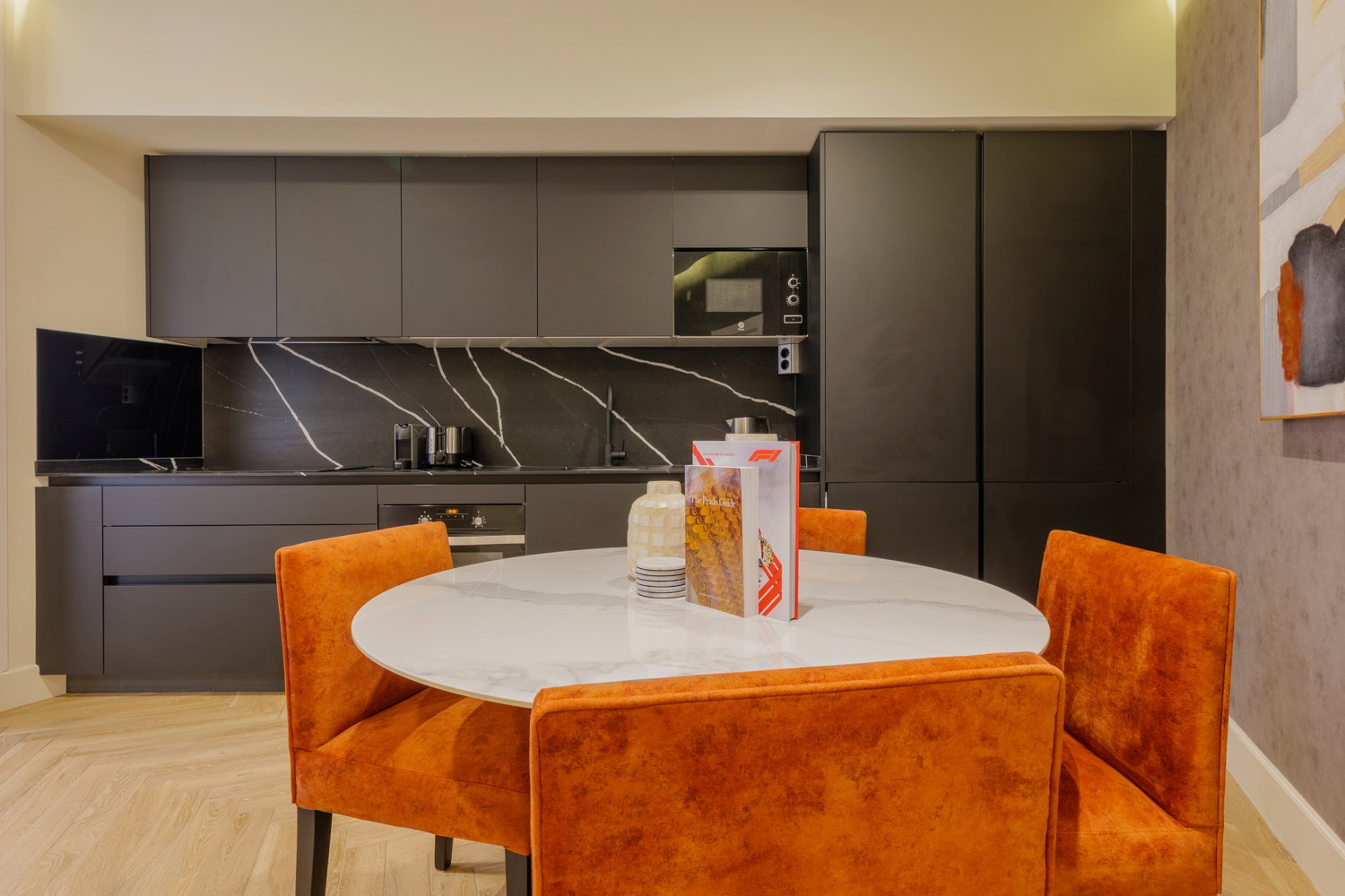 Spacious one-bedroom apartment with office steps from the Palace
