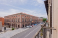 Bright 80m² exterior apartment in the historic center