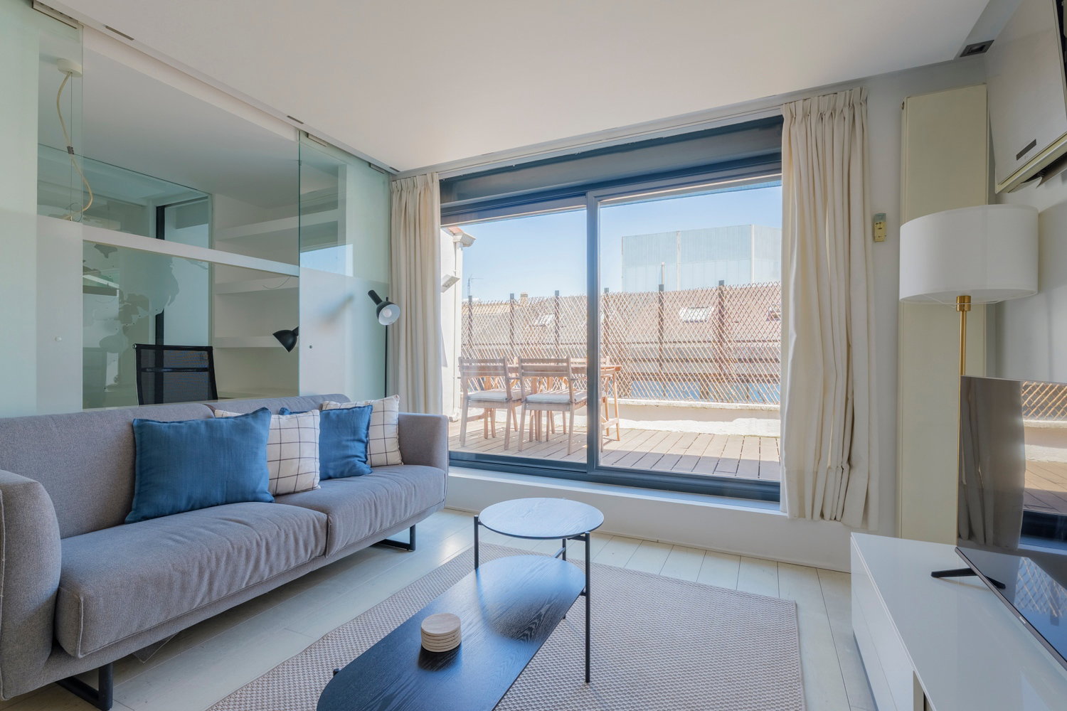 Modern 2-bedroom apartment with terrace in Chamberí