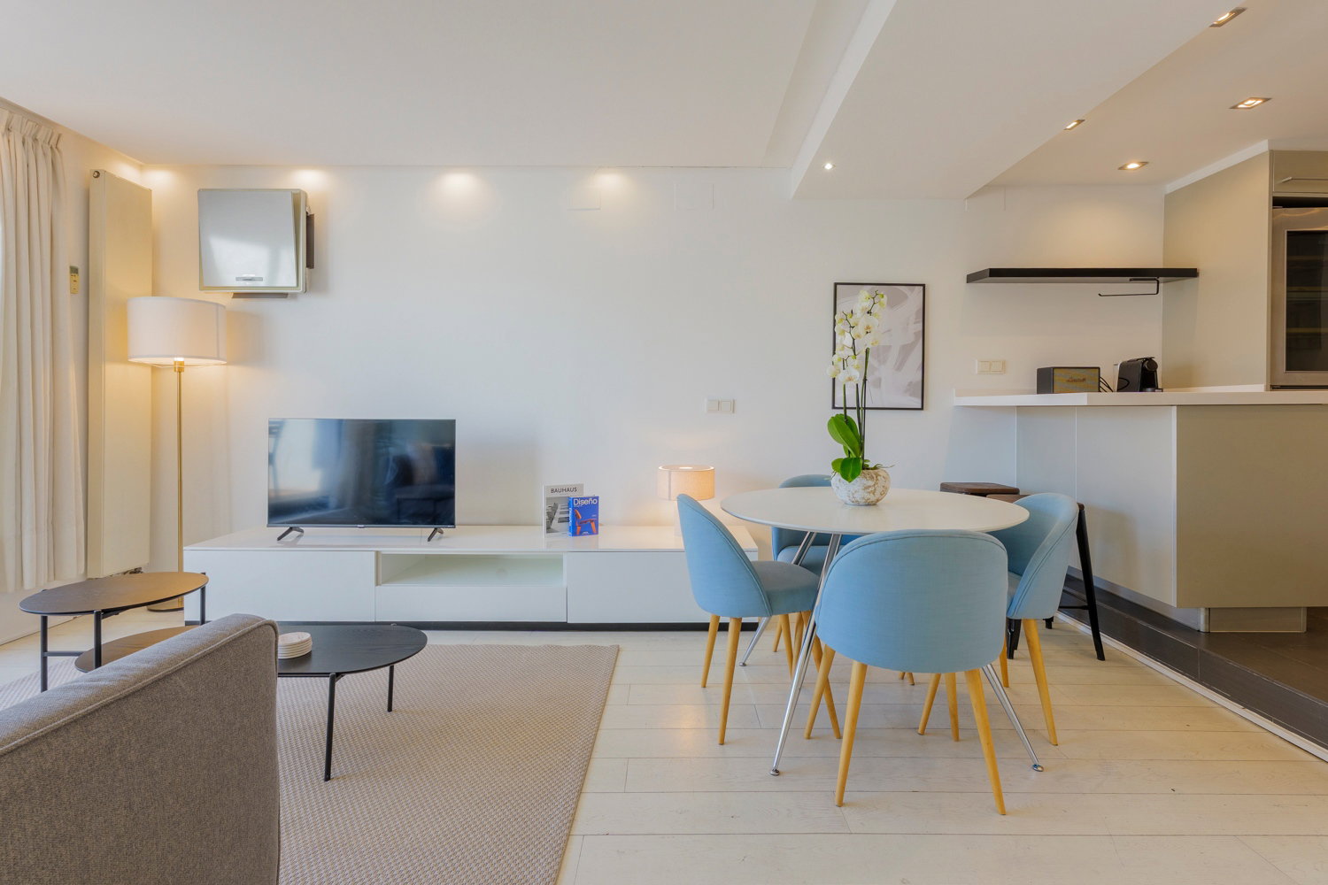 Modern 2-bedroom apartment with terrace in Chamberí